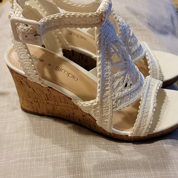 Beautiful Summer Wedges - Picture 2 of 3
